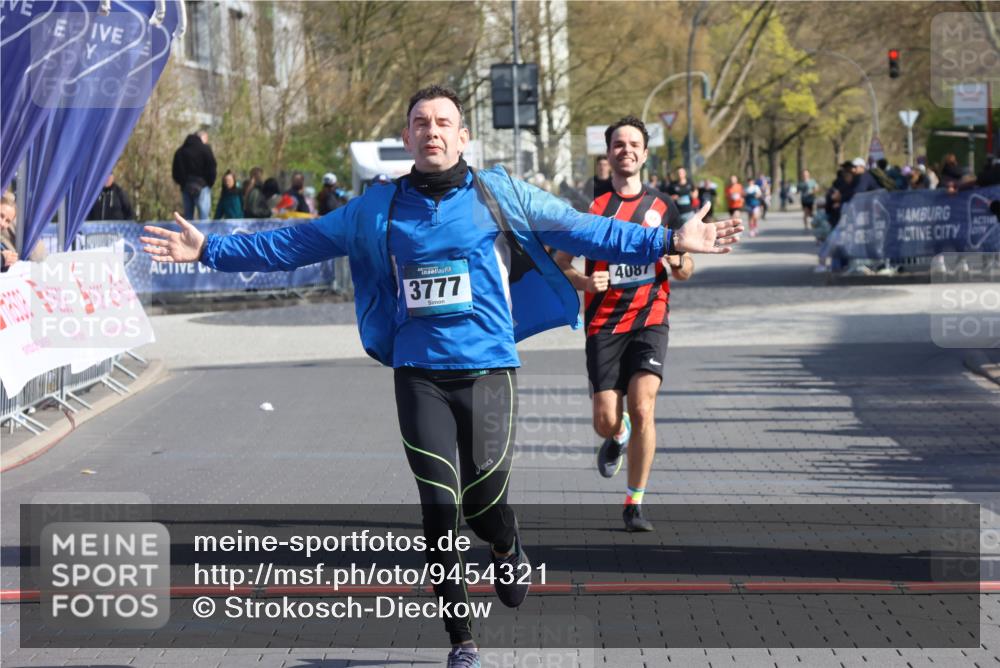 12.04.2026 - 45. Internationalen Wilhelmsburger Insellauf Strokosch-Dieckow http://msf.ph/oto/9454321 12.04.2026 10:29:31 Ziel 2793, 3777, 4979, 4087 meine-sportfotos.de