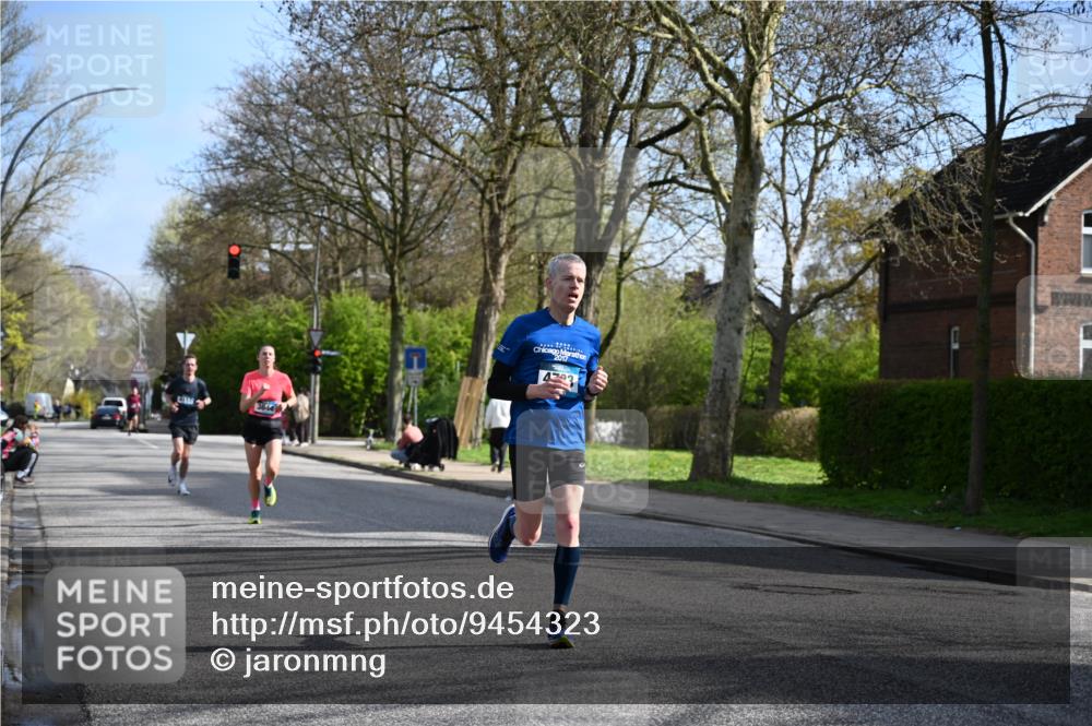 12.04.2026 - 45. Internationalen Wilhelmsburger Insellauf J. Mangold http://msf.ph/oto/9454323 12.04.2026 10:18:43 Ziel 4733, 4583, 4117, 3644, 2757, 5049, 2671, 2549, 3289 meine-sportfotos.de