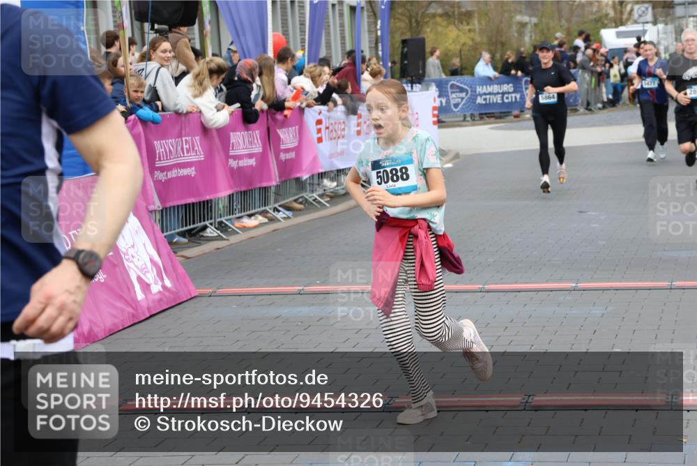 12.04.2026 - 45. Internationalen Wilhelmsburger Insellauf Strokosch-Dieckow http://msf.ph/oto/9454326 12.04.2026 13:05:10 Ziel 5088, 5864, 3964, 2891, 4314, 5096, 5808, 5477 meine-sportfotos.de