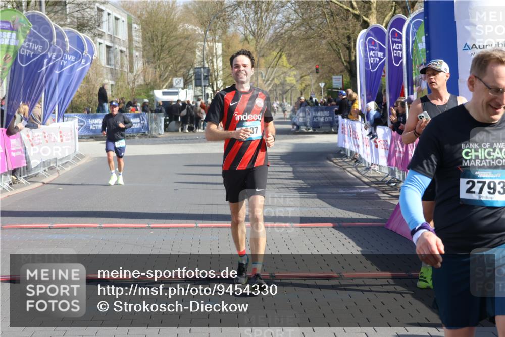 12.04.2026 - 45. Internationalen Wilhelmsburger Insellauf Strokosch-Dieckow http://msf.ph/oto/9454330 12.04.2026 10:29:34 Ziel 3777, 4979, 4087, 3735 meine-sportfotos.de