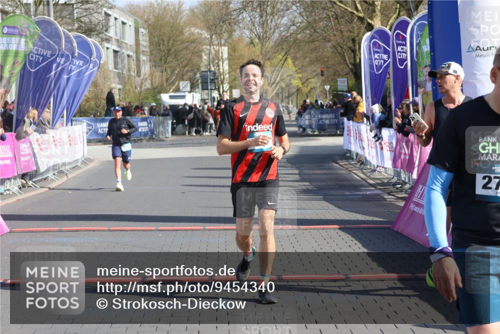 12.04.2026 - 45. Internationalen Wilhelmsburger Insellauf Strokosch-Dieckow http://msf.ph/oto/9454340 12.04.2026 10:29:34 Ziel 3777, 4979, 4087, 3735 meine-sportfotos.de