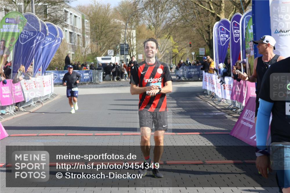 12.04.2026 - 45. Internationalen Wilhelmsburger Insellauf Strokosch-Dieckow http://msf.ph/oto/9454349 12.04.2026 10:29:34 Ziel 3777, 4979, 4087, 3735 meine-sportfotos.de