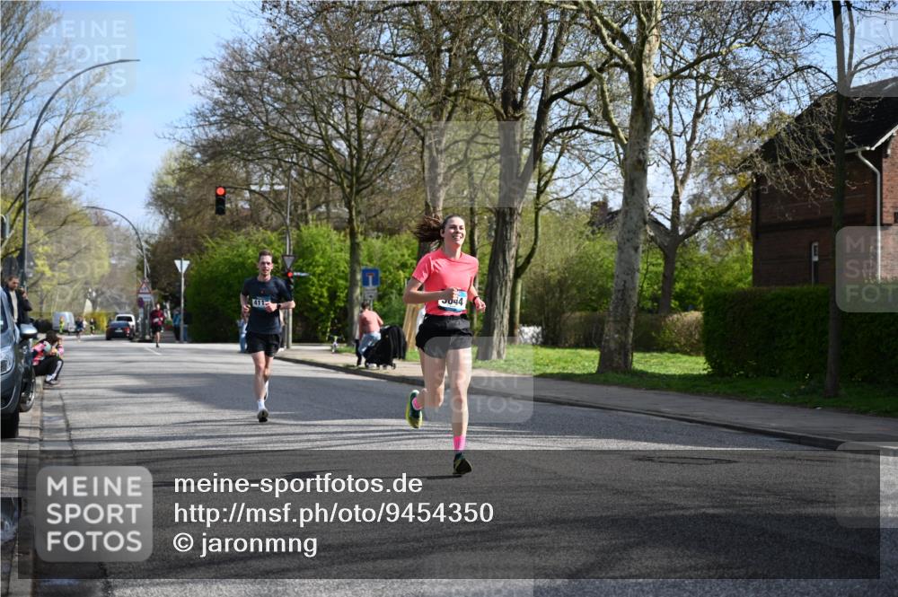 12.04.2026 - 45. Internationalen Wilhelmsburger Insellauf J. Mangold http://msf.ph/oto/9454350 12.04.2026 10:18:46 Ziel 4733, 4583, 4117, 3644, 2757, 5049, 2671, 2549, 3289, 5456, 2789 meine-sportfotos.de