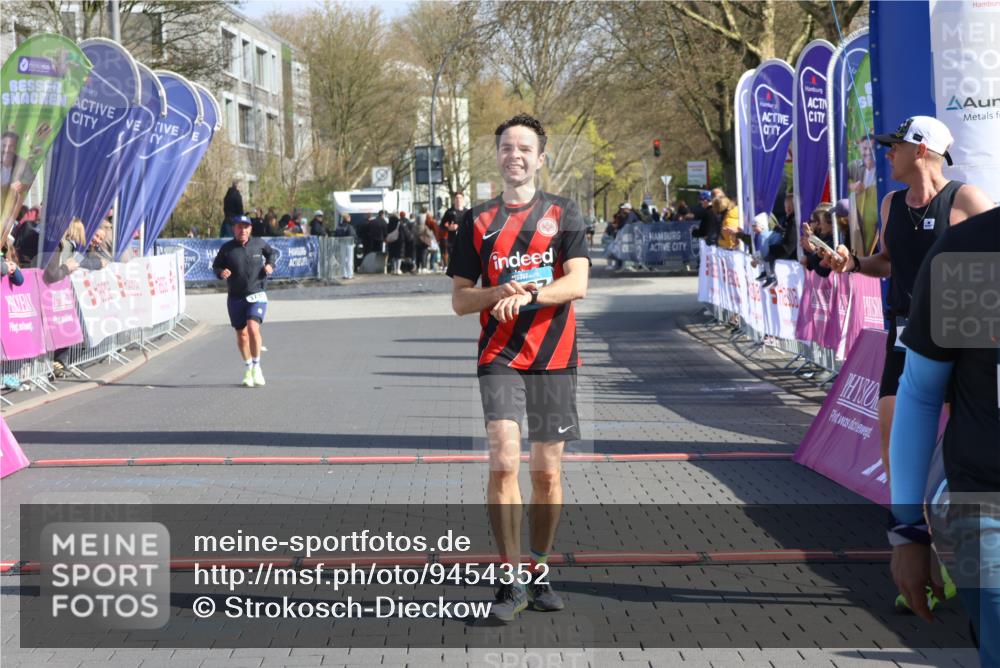 12.04.2026 - 45. Internationalen Wilhelmsburger Insellauf Strokosch-Dieckow http://msf.ph/oto/9454352 12.04.2026 10:29:35 Ziel 3777, 4979, 4087, 3735 meine-sportfotos.de