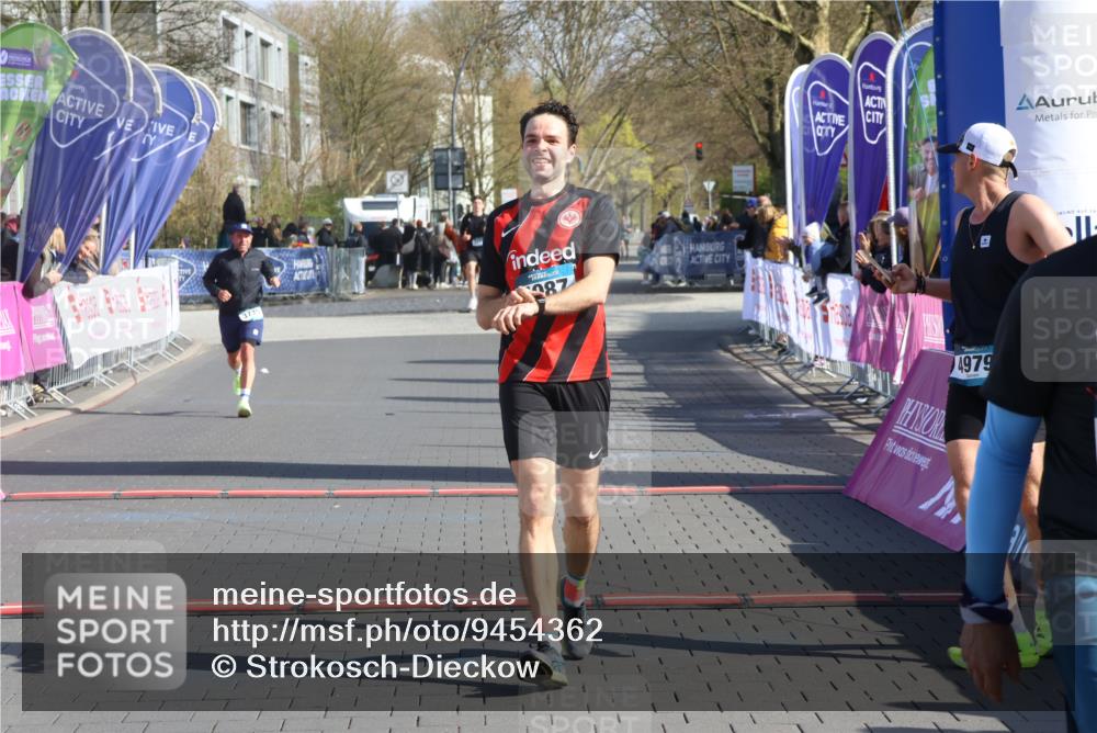 12.04.2026 - 45. Internationalen Wilhelmsburger Insellauf Strokosch-Dieckow http://msf.ph/oto/9454362 12.04.2026 10:29:35 Ziel 3777, 4979, 4087, 3735 meine-sportfotos.de