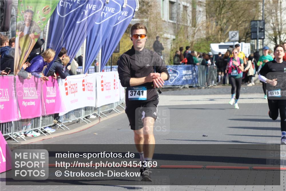12.04.2026 - 45. Internationalen Wilhelmsburger Insellauf Strokosch-Dieckow http://msf.ph/oto/9454369 12.04.2026 10:42:28 Ziel 4615 meine-sportfotos.de