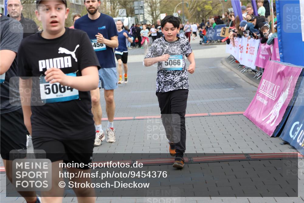 12.04.2026 - 45. Internationalen Wilhelmsburger Insellauf Strokosch-Dieckow http://msf.ph/oto/9454376 12.04.2026 13:05:01 Ziel 5064, 4048, 5423, 5066, 5458, 5728, 5724, 2798 meine-sportfotos.de
