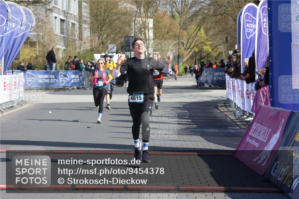 12.04.2026 - 45. Internationalen Wilhelmsburger Insellauf Strokosch-Dieckow http://msf.ph/oto/9454378 12.04.2026 10:42:30 Ziel 4615, 2222 meine-sportfotos.de