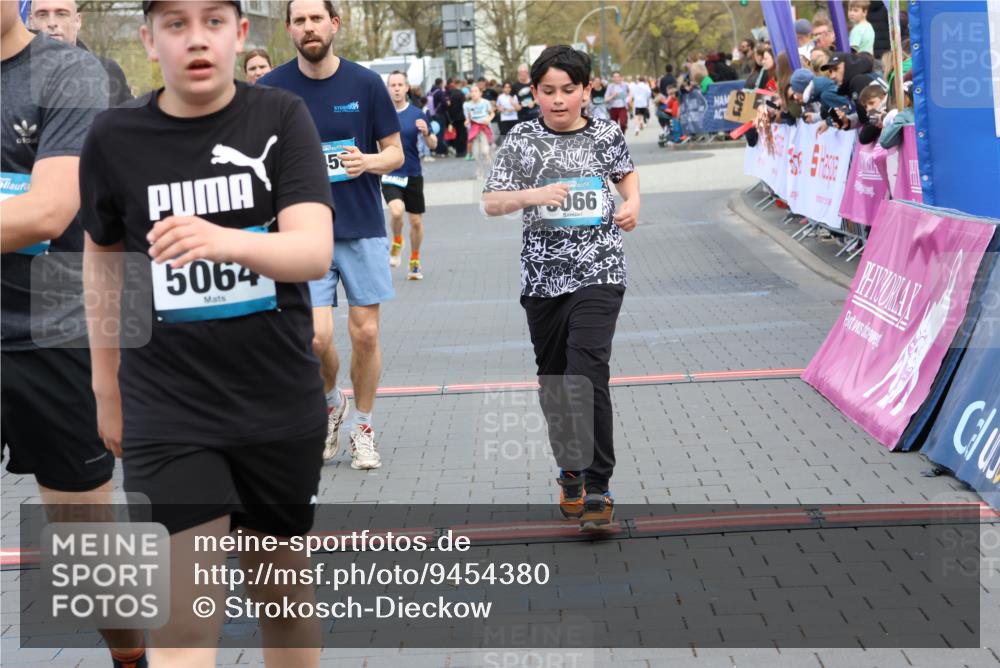 12.04.2026 - 45. Internationalen Wilhelmsburger Insellauf Strokosch-Dieckow http://msf.ph/oto/9454380 12.04.2026 13:05:01 Ziel 5064, 4048, 5423, 5066, 5458, 5728, 5724, 2798 meine-sportfotos.de