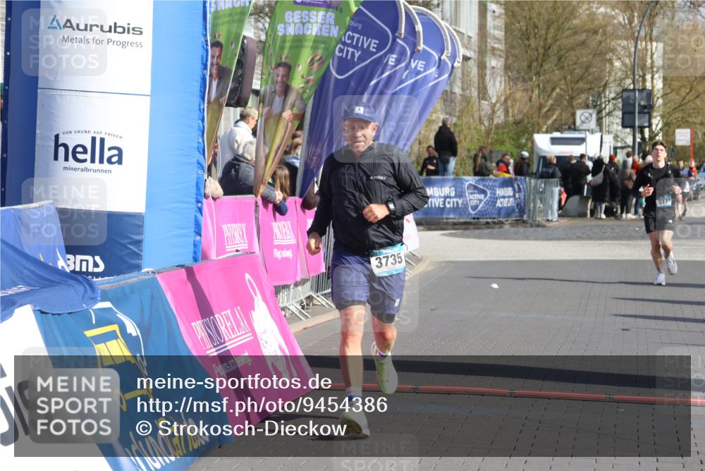 12.04.2026 - 45. Internationalen Wilhelmsburger Insellauf Strokosch-Dieckow http://msf.ph/oto/9454386 12.04.2026 10:29:38 Ziel 3735 meine-sportfotos.de