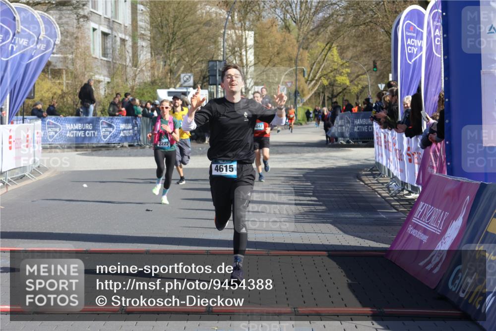 12.04.2026 - 45. Internationalen Wilhelmsburger Insellauf Strokosch-Dieckow http://msf.ph/oto/9454388 12.04.2026 10:42:30 Ziel 4615, 2222 meine-sportfotos.de