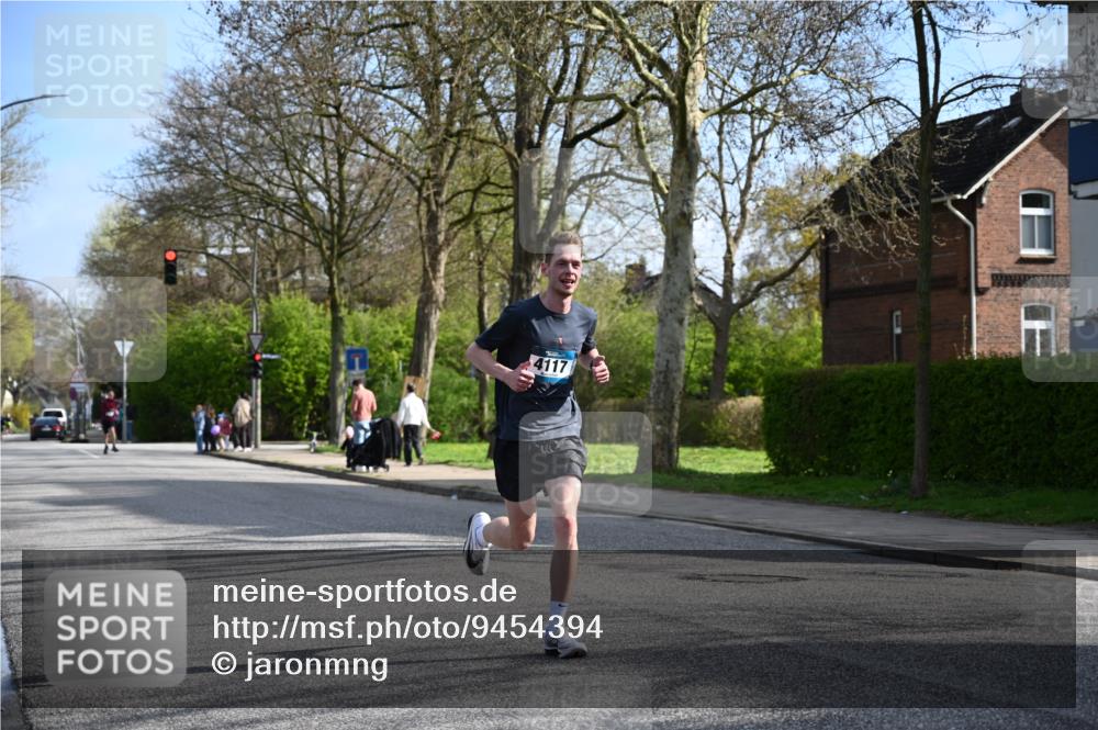 12.04.2026 - 45. Internationalen Wilhelmsburger Insellauf J. Mangold http://msf.ph/oto/9454394 12.04.2026 10:18:48 Ziel 4733, 4583, 4117, 3644, 2757, 5049, 2671, 2549, 3289, 5456, 2789 meine-sportfotos.de