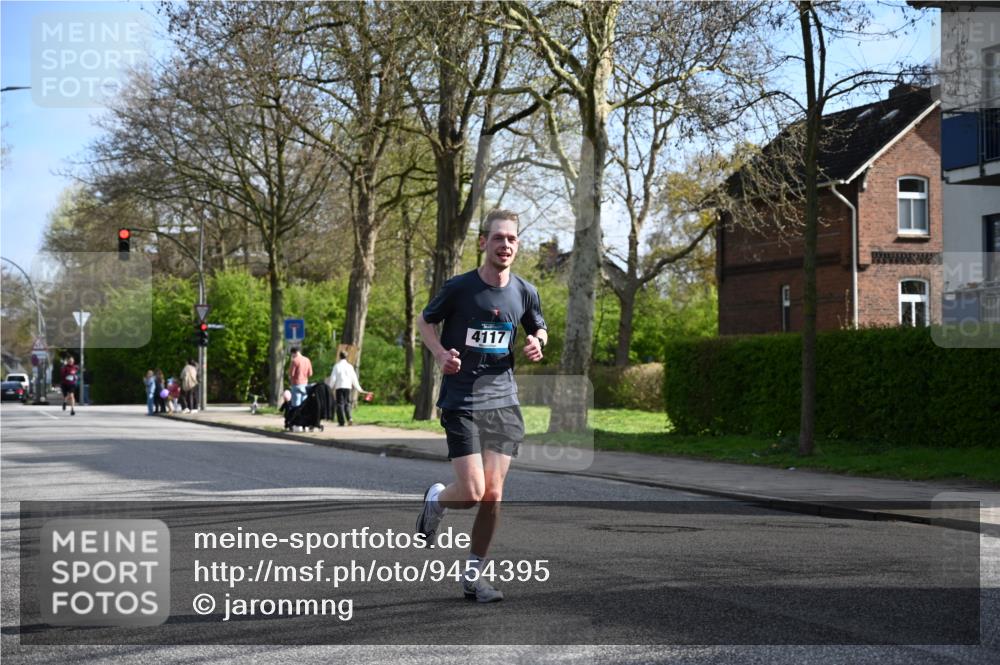 12.04.2026 - 45. Internationalen Wilhelmsburger Insellauf J. Mangold http://msf.ph/oto/9454395 12.04.2026 10:18:48 Ziel 4733, 4583, 4117, 3644, 2757, 5049, 2671, 2549, 3289, 5456, 2789 meine-sportfotos.de