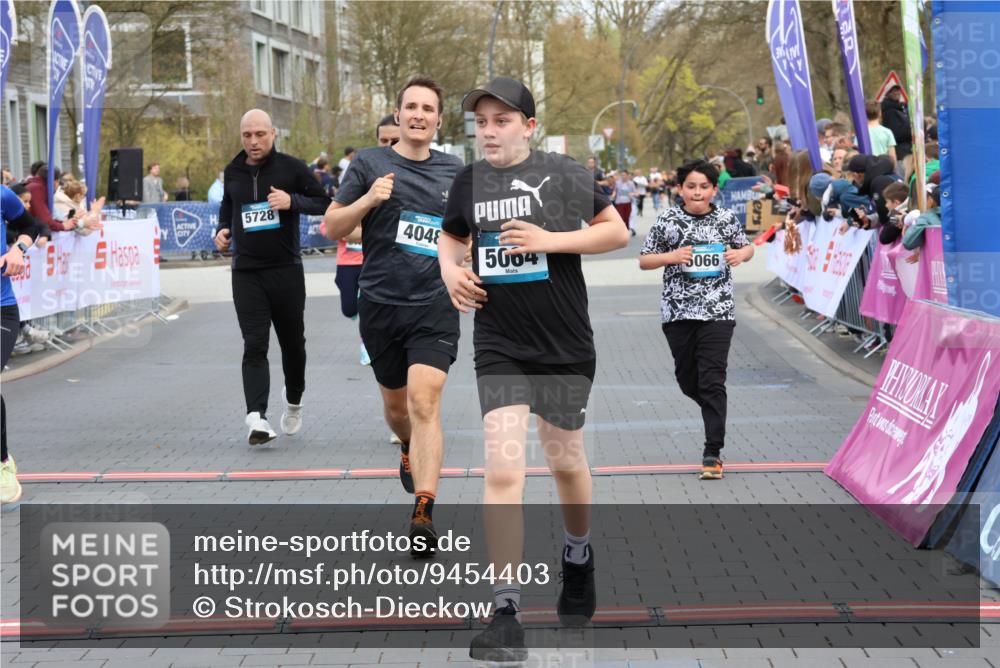 12.04.2026 - 45. Internationalen Wilhelmsburger Insellauf Strokosch-Dieckow http://msf.ph/oto/9454403 12.04.2026 13:04:59 Ziel 5064, 4048, 5423, 5066, 5458, 5728, 5724 meine-sportfotos.de