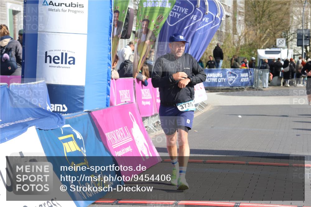 12.04.2026 - 45. Internationalen Wilhelmsburger Insellauf Strokosch-Dieckow http://msf.ph/oto/9454406 12.04.2026 10:29:38 Ziel 3735 meine-sportfotos.de