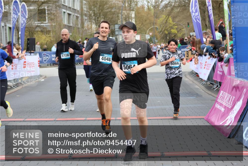 12.04.2026 - 45. Internationalen Wilhelmsburger Insellauf Strokosch-Dieckow http://msf.ph/oto/9454407 12.04.2026 13:04:59 Ziel 5064, 4048, 5423, 5066, 5458, 5728, 5724 meine-sportfotos.de