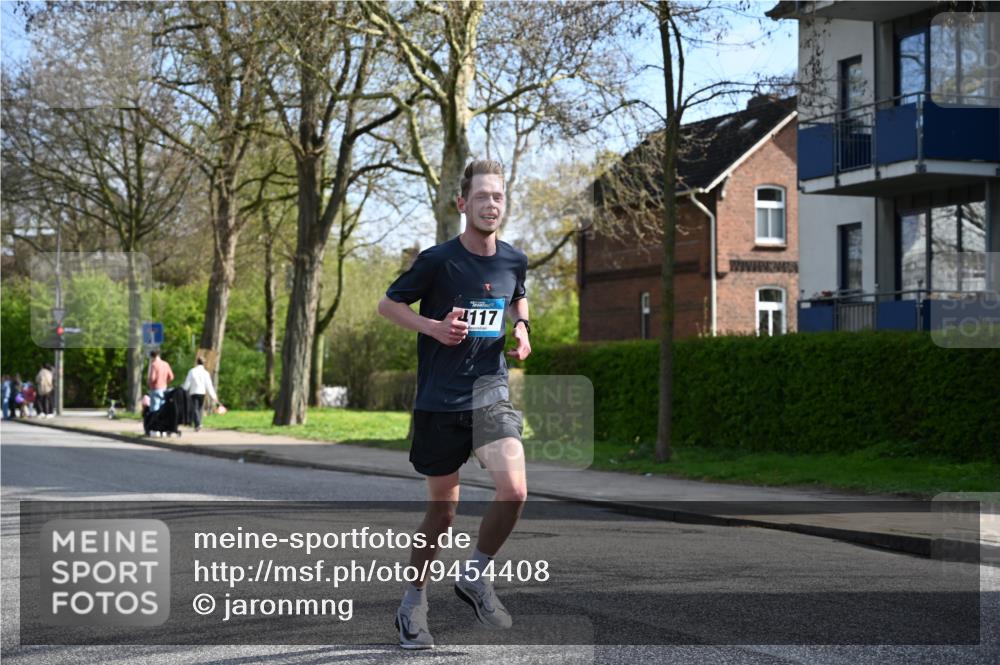 12.04.2026 - 45. Internationalen Wilhelmsburger Insellauf J. Mangold http://msf.ph/oto/9454408 12.04.2026 10:18:49 Ziel 4733, 4583, 4117, 3644, 2757, 5049, 2671, 2549, 3289, 5456, 2789 meine-sportfotos.de