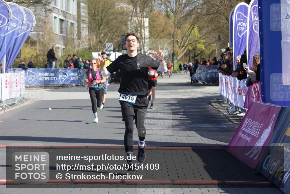 12.04.2026 - 45. Internationalen Wilhelmsburger Insellauf Strokosch-Dieckow http://msf.ph/oto/9454409 12.04.2026 10:42:30 Ziel 4615, 2222 meine-sportfotos.de