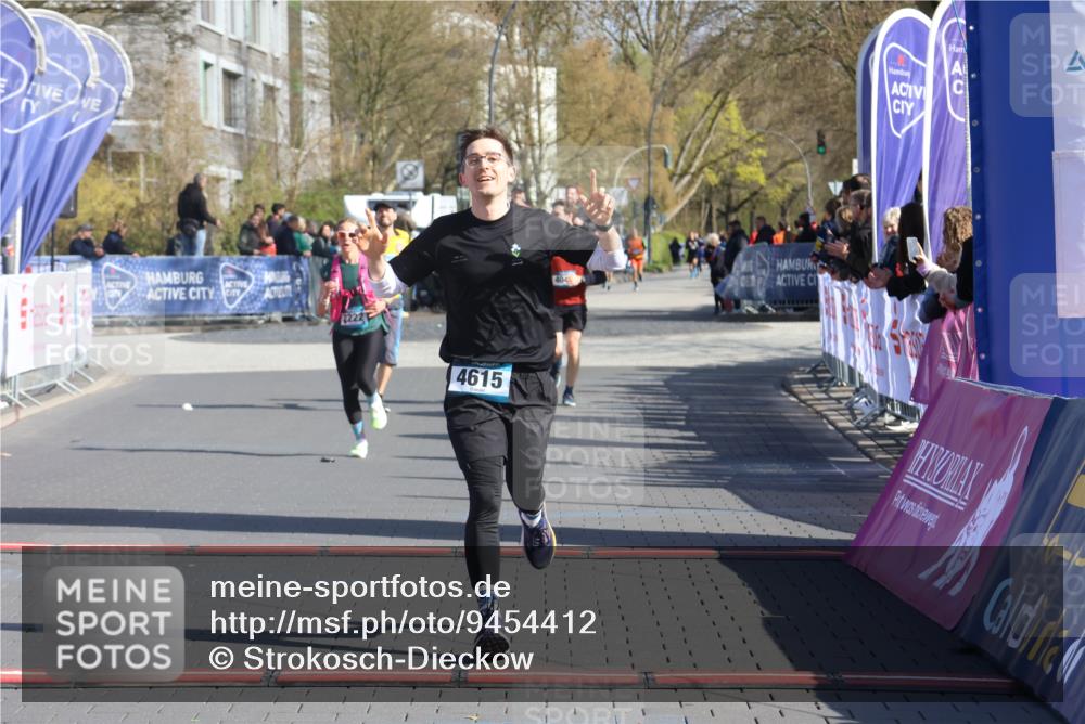 12.04.2026 - 45. Internationalen Wilhelmsburger Insellauf Strokosch-Dieckow http://msf.ph/oto/9454412 12.04.2026 10:42:30 Ziel 4615, 2222 meine-sportfotos.de