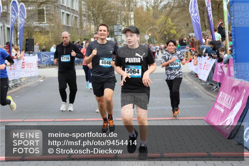 12.04.2026 - 45. Internationalen Wilhelmsburger Insellauf Strokosch-Dieckow http://msf.ph/oto/9454414 12.04.2026 13:04:59 Ziel 5064, 4048, 5423, 5066, 5458, 5728, 5724 meine-sportfotos.de