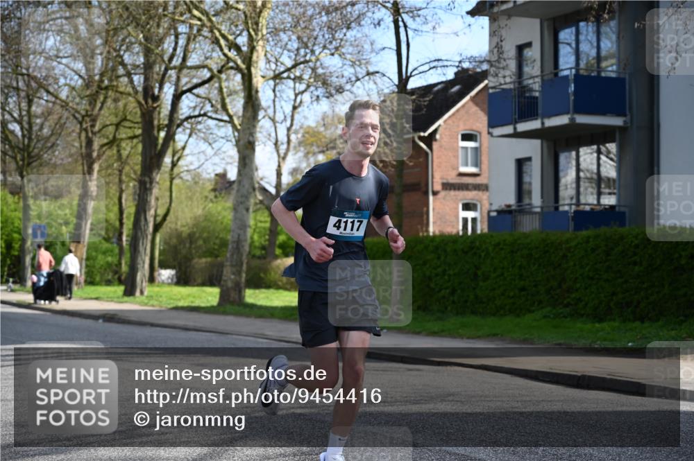 12.04.2026 - 45. Internationalen Wilhelmsburger Insellauf J. Mangold http://msf.ph/oto/9454416 12.04.2026 10:18:49 Ziel 4733, 4583, 4117, 3644, 2757, 5049, 2671, 2549, 3289, 5456, 2789 meine-sportfotos.de