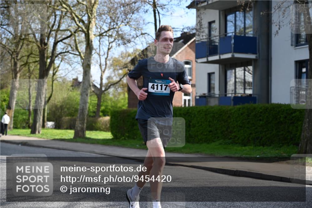 12.04.2026 - 45. Internationalen Wilhelmsburger Insellauf J. Mangold http://msf.ph/oto/9454420 12.04.2026 10:18:49 Ziel 4733, 4583, 4117, 3644, 2757, 5049, 2671, 2549, 3289, 5456, 2789 meine-sportfotos.de