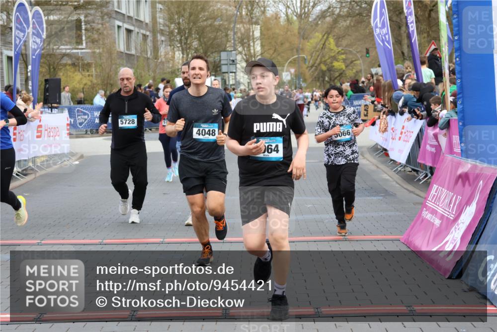 12.04.2026 - 45. Internationalen Wilhelmsburger Insellauf Strokosch-Dieckow http://msf.ph/oto/9454421 12.04.2026 13:04:59 Ziel 5064, 4048, 5423, 5066, 5458, 5728, 5724 meine-sportfotos.de
