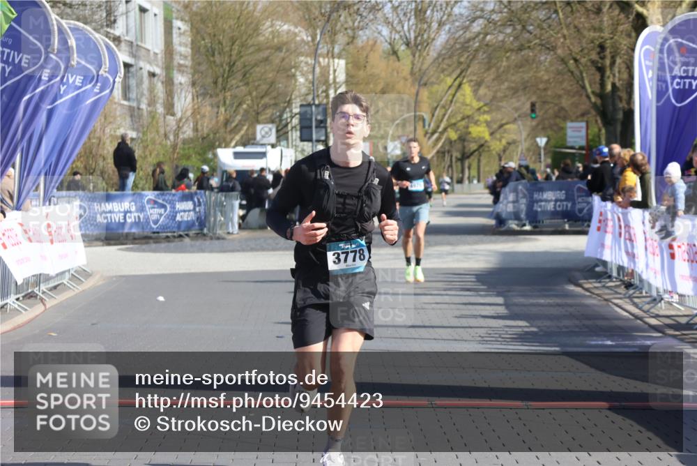 12.04.2026 - 45. Internationalen Wilhelmsburger Insellauf Strokosch-Dieckow http://msf.ph/oto/9454423 12.04.2026 10:29:43 Ziel 3778 meine-sportfotos.de