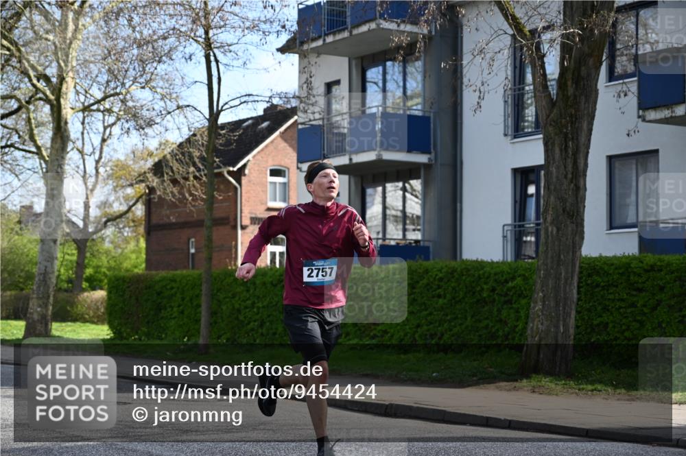 12.04.2026 - 45. Internationalen Wilhelmsburger Insellauf J. Mangold http://msf.ph/oto/9454424 12.04.2026 10:19:01 Ziel 2757, 5049, 2671, 2549, 3289, 5456, 2789, 5652 meine-sportfotos.de