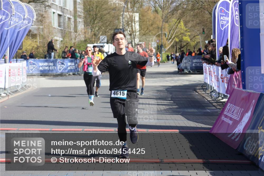 12.04.2026 - 45. Internationalen Wilhelmsburger Insellauf Strokosch-Dieckow http://msf.ph/oto/9454425 12.04.2026 10:42:30 Ziel 4615, 2222 meine-sportfotos.de