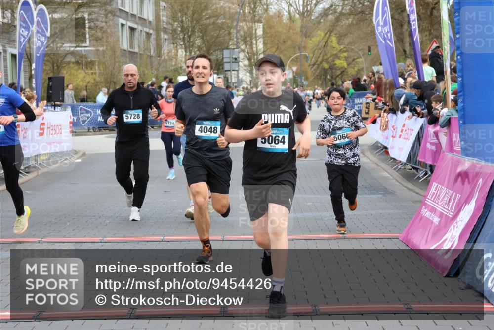 12.04.2026 - 45. Internationalen Wilhelmsburger Insellauf Strokosch-Dieckow http://msf.ph/oto/9454426 12.04.2026 13:04:59 Ziel 5064, 4048, 5423, 5066, 5458, 5728, 5724 meine-sportfotos.de