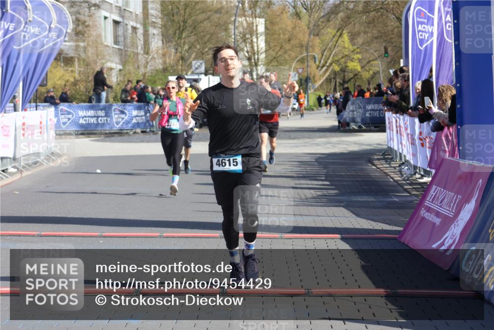 12.04.2026 - 45. Internationalen Wilhelmsburger Insellauf Strokosch-Dieckow http://msf.ph/oto/9454429 12.04.2026 10:42:30 Ziel 4615, 2222 meine-sportfotos.de