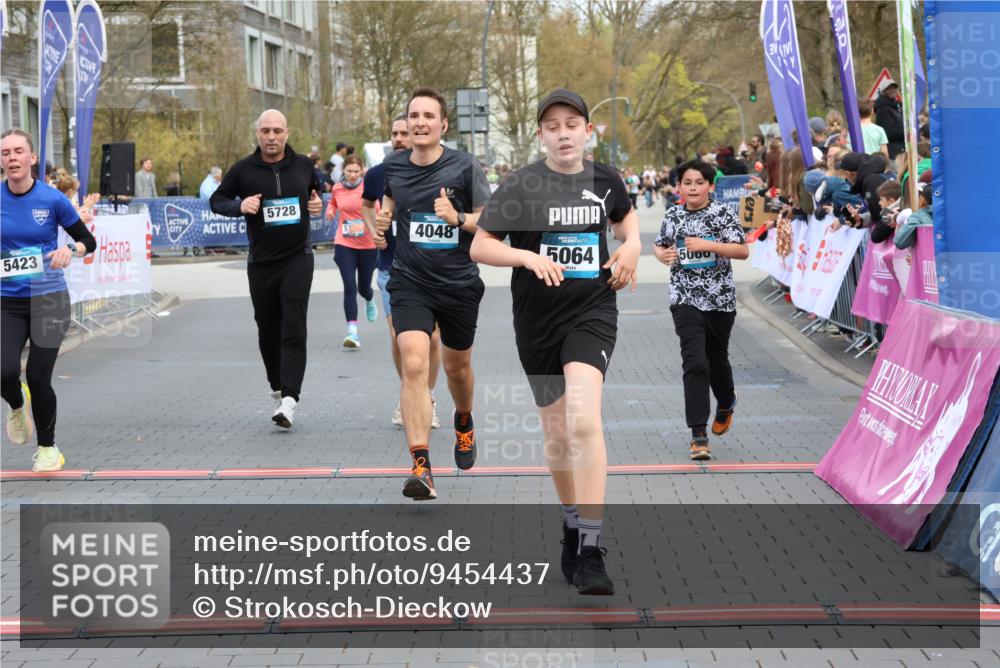 12.04.2026 - 45. Internationalen Wilhelmsburger Insellauf Strokosch-Dieckow http://msf.ph/oto/9454437 12.04.2026 13:04:59 Ziel 5064, 4048, 5423, 5066, 5458, 5728, 5724 meine-sportfotos.de