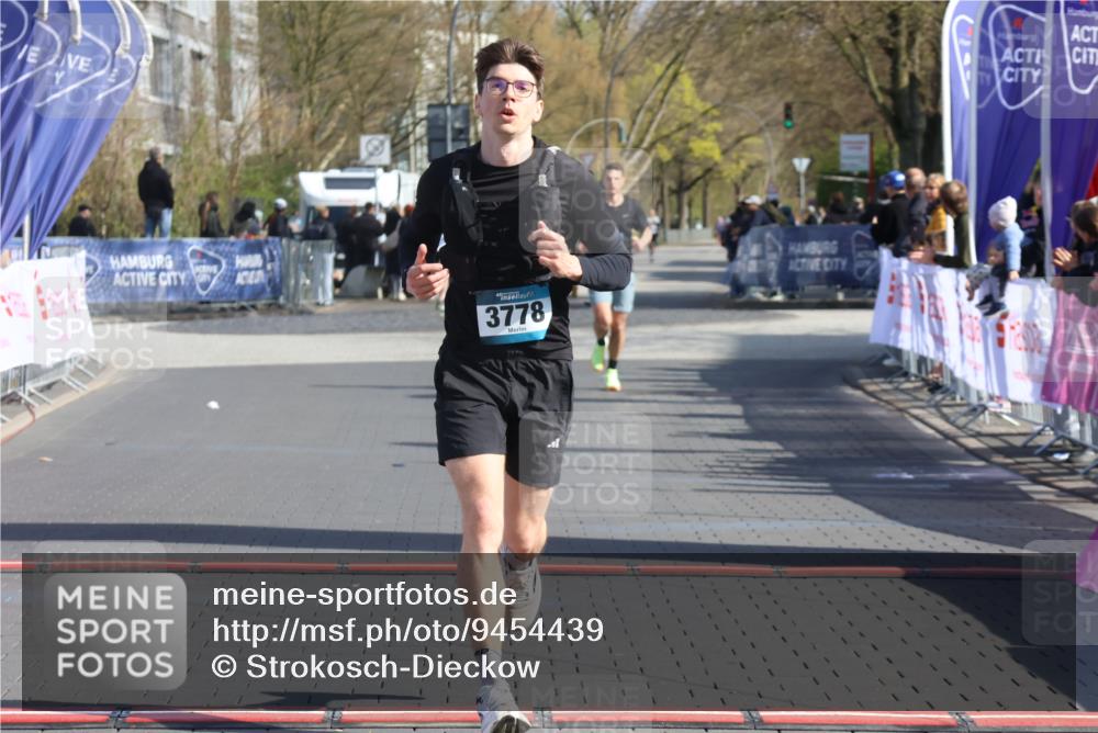 12.04.2026 - 45. Internationalen Wilhelmsburger Insellauf Strokosch-Dieckow http://msf.ph/oto/9454439 12.04.2026 10:29:43 Ziel 3778 meine-sportfotos.de