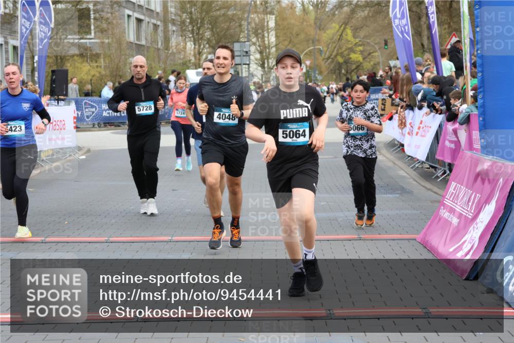 12.04.2026 - 45. Internationalen Wilhelmsburger Insellauf Strokosch-Dieckow http://msf.ph/oto/9454441 12.04.2026 13:04:59 Ziel 5064, 4048, 5423, 5066, 5458, 5728, 5724 meine-sportfotos.de
