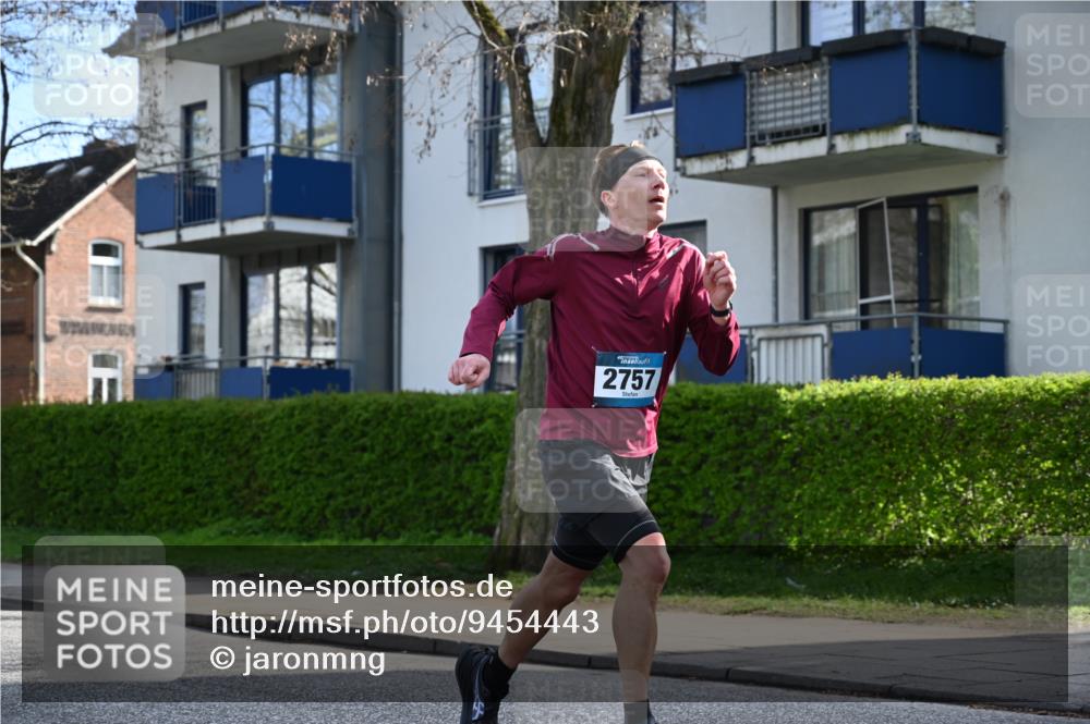12.04.2026 - 45. Internationalen Wilhelmsburger Insellauf J. Mangold http://msf.ph/oto/9454443 12.04.2026 10:19:02 Ziel 2757, 5049, 2671, 2549, 3289, 5456, 2789, 5652 meine-sportfotos.de