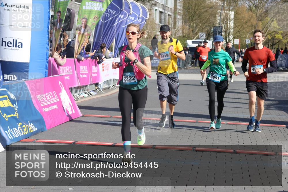 12.04.2026 - 45. Internationalen Wilhelmsburger Insellauf Strokosch-Dieckow http://msf.ph/oto/9454445 12.04.2026 10:42:34 Ziel 4615, 2222, 3419, 4042, 3991 meine-sportfotos.de
