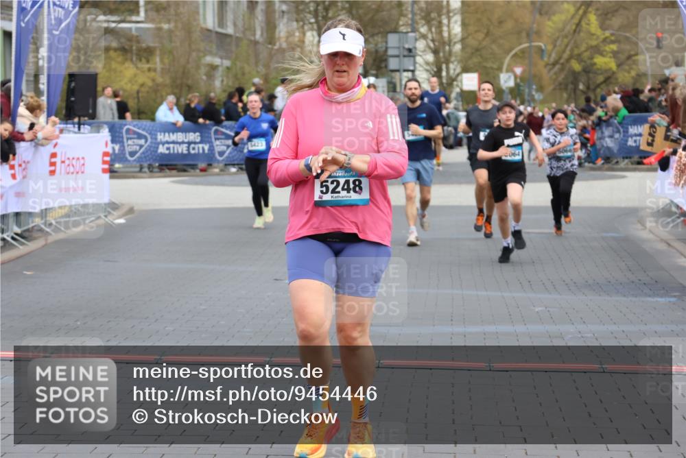 12.04.2026 - 45. Internationalen Wilhelmsburger Insellauf Strokosch-Dieckow http://msf.ph/oto/9454446 12.04.2026 13:04:54 Ziel 5248, 5064 meine-sportfotos.de
