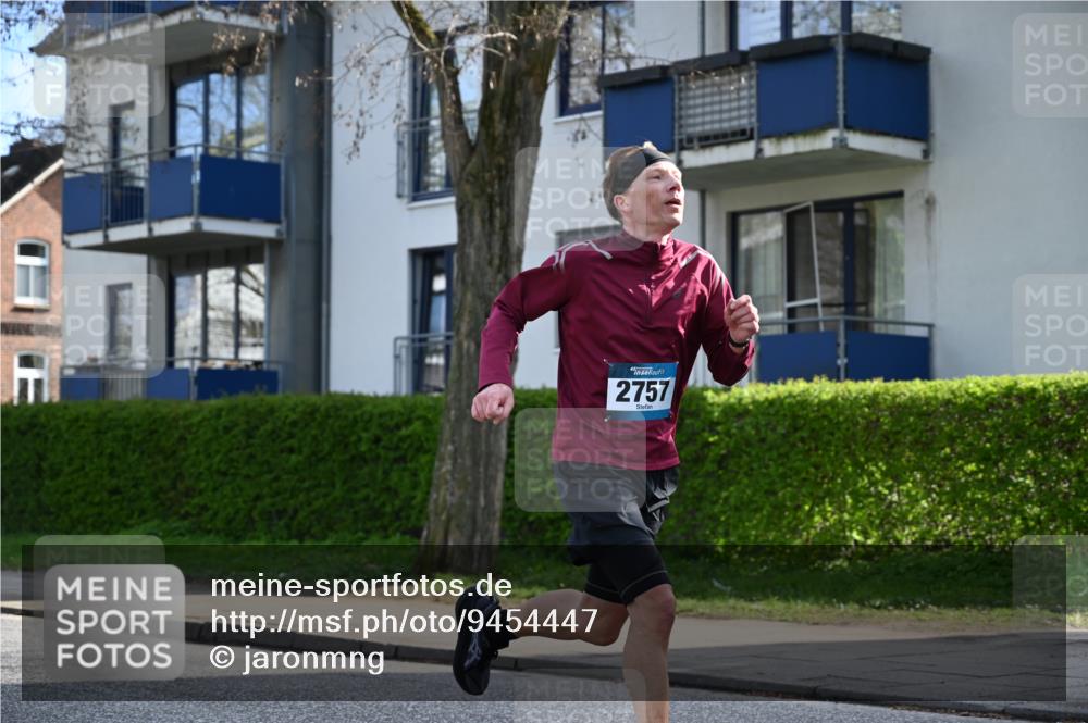 12.04.2026 - 45. Internationalen Wilhelmsburger Insellauf J. Mangold http://msf.ph/oto/9454447 12.04.2026 10:19:02 Ziel 2757, 5049, 2671, 2549, 3289, 5456, 2789, 5652 meine-sportfotos.de