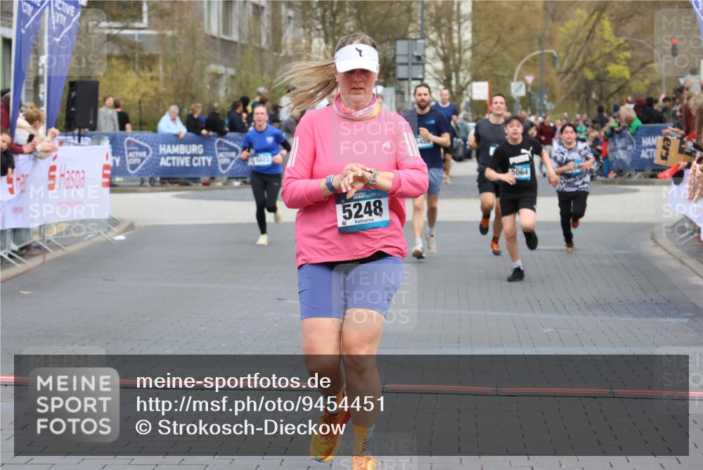 12.04.2026 - 45. Internationalen Wilhelmsburger Insellauf Strokosch-Dieckow http://msf.ph/oto/9454451 12.04.2026 13:04:54 Ziel 5248, 5064 meine-sportfotos.de