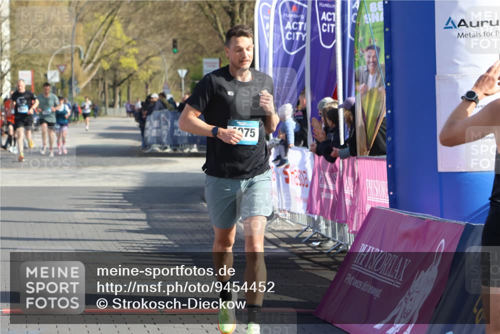 12.04.2026 - 45. Internationalen Wilhelmsburger Insellauf Strokosch-Dieckow http://msf.ph/oto/9454452 12.04.2026 10:29:48 Ziel 4975, 4027 meine-sportfotos.de