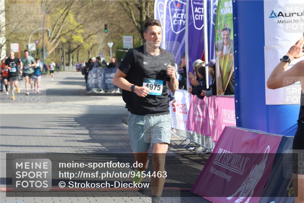 12.04.2026 - 45. Internationalen Wilhelmsburger Insellauf Strokosch-Dieckow http://msf.ph/oto/9454463 12.04.2026 10:29:48 Ziel 4975, 4027 meine-sportfotos.de