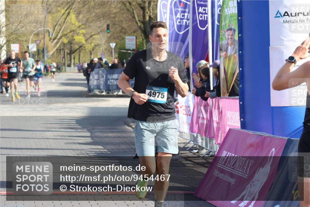 12.04.2026 - 45. Internationalen Wilhelmsburger Insellauf Strokosch-Dieckow http://msf.ph/oto/9454467 12.04.2026 10:29:48 Ziel 4975, 4027 meine-sportfotos.de