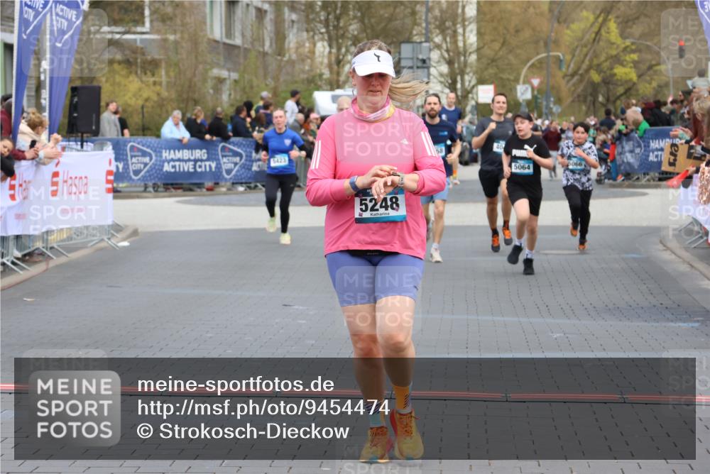 12.04.2026 - 45. Internationalen Wilhelmsburger Insellauf Strokosch-Dieckow http://msf.ph/oto/9454474 12.04.2026 13:04:54 Ziel 5248, 5064 meine-sportfotos.de