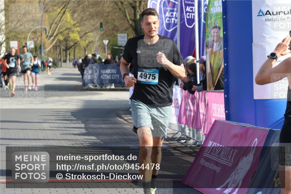 12.04.2026 - 45. Internationalen Wilhelmsburger Insellauf Strokosch-Dieckow http://msf.ph/oto/9454478 12.04.2026 10:29:48 Ziel 4975, 4027 meine-sportfotos.de