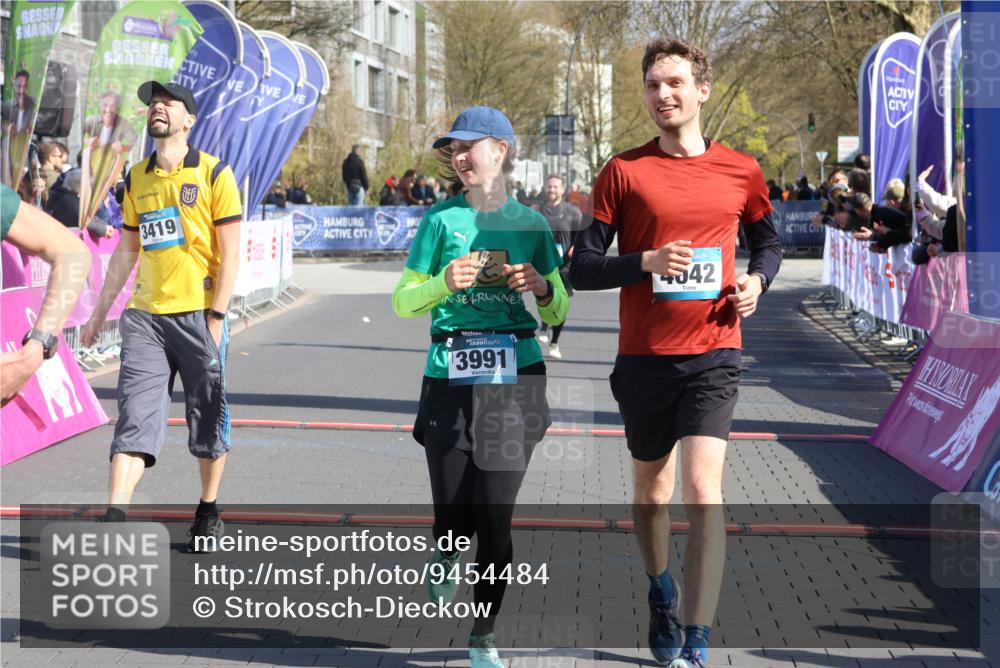 12.04.2026 - 45. Internationalen Wilhelmsburger Insellauf Strokosch-Dieckow http://msf.ph/oto/9454484 12.04.2026 10:42:36 Ziel 2222, 3419, 4042, 3991, 2262, 2263 meine-sportfotos.de