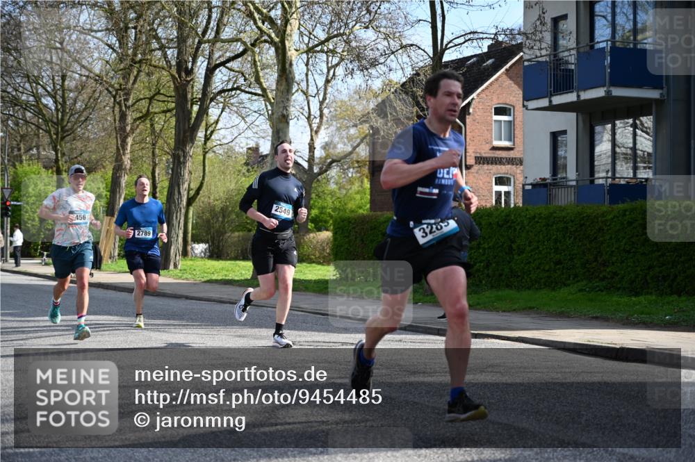 12.04.2026 - 45. Internationalen Wilhelmsburger Insellauf J. Mangold http://msf.ph/oto/9454485 12.04.2026 10:19:27 Ziel 2671, 2549, 3289, 5456, 2789, 5652, 3976, 4162 meine-sportfotos.de