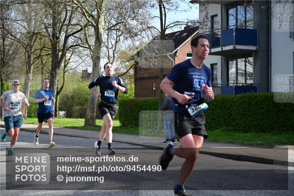 12.04.2026 - 45. Internationalen Wilhelmsburger Insellauf J. Mangold http://msf.ph/oto/9454490 12.04.2026 10:19:27 Ziel 2671, 2549, 3289, 5456, 2789, 5652, 3976, 4162 meine-sportfotos.de