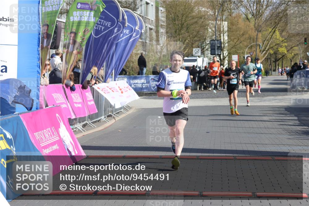 12.04.2026 - 45. Internationalen Wilhelmsburger Insellauf Strokosch-Dieckow http://msf.ph/oto/9454491 12.04.2026 10:29:51 Ziel 4975, 4027 meine-sportfotos.de