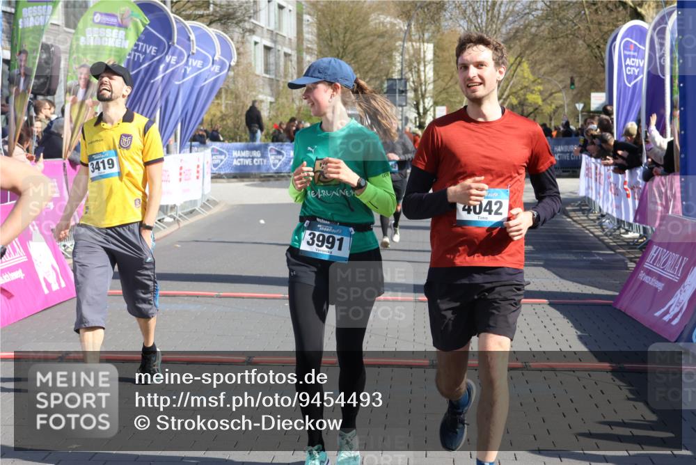 12.04.2026 - 45. Internationalen Wilhelmsburger Insellauf Strokosch-Dieckow http://msf.ph/oto/9454493 12.04.2026 10:42:36 Ziel 2222, 3419, 4042, 3991, 2262, 2263 meine-sportfotos.de